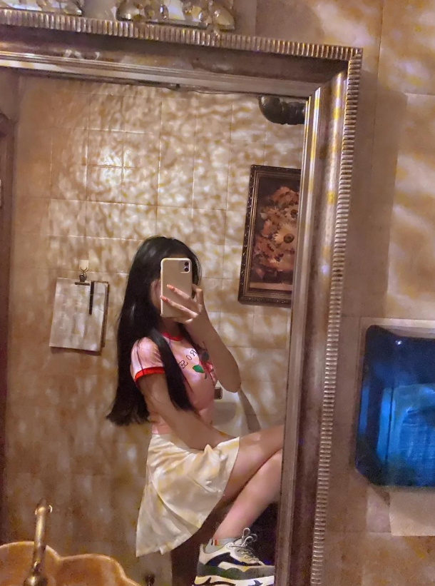 皮肤白嫩会玩,比较配合,大长腿,高素质,气质范,天然翘臀